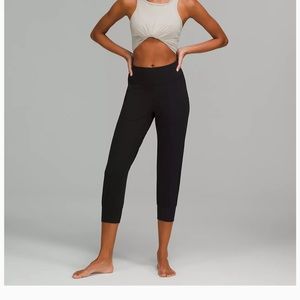 Lululemon cropped Align Joggers
